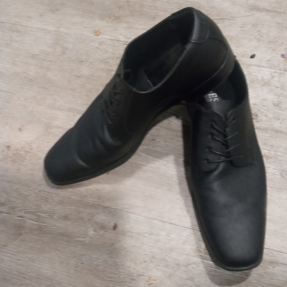 Guess men's dress shoes